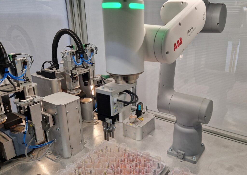 HF Cobot Automation with Bruker FTIR System