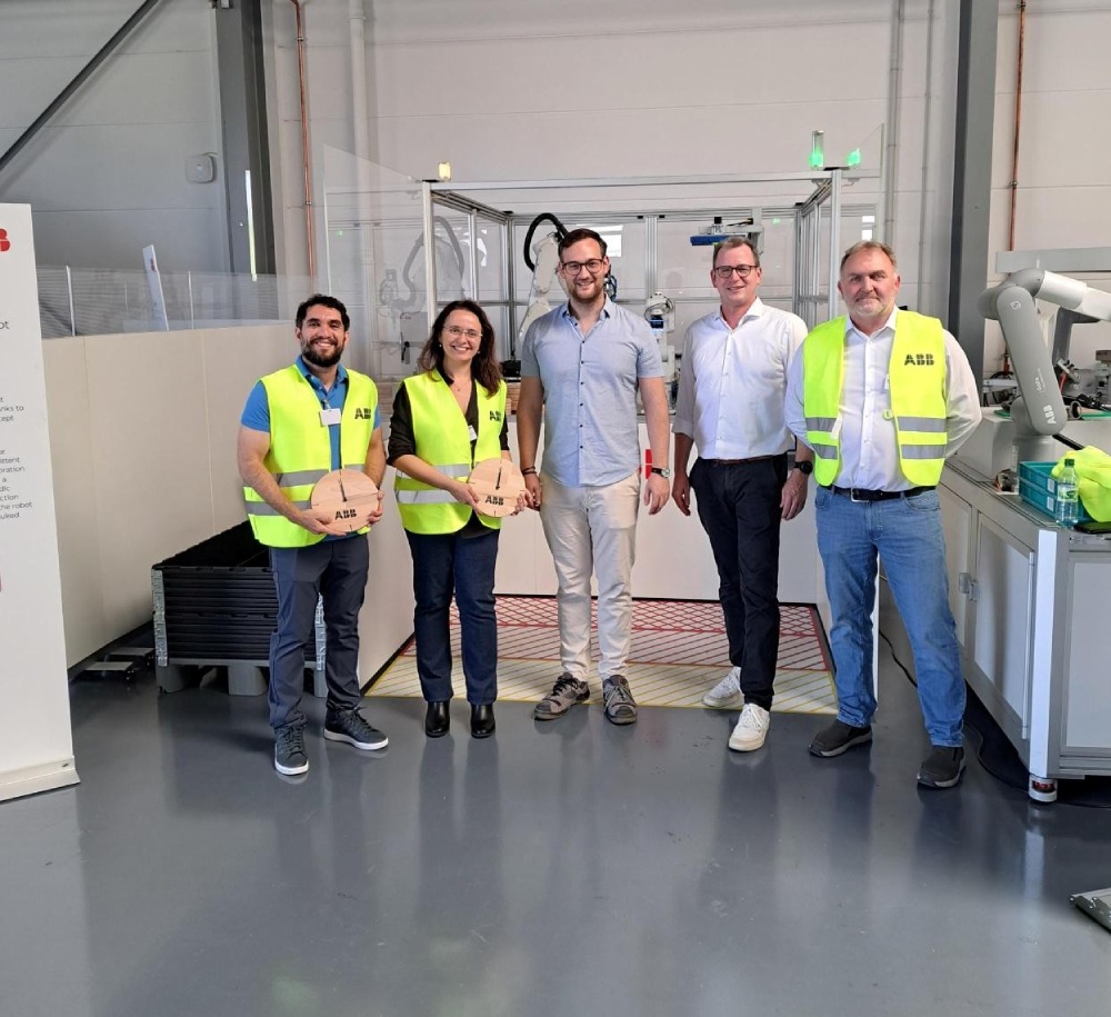 HF Innovation and ABB Showcase the Future of Laboratory Automation